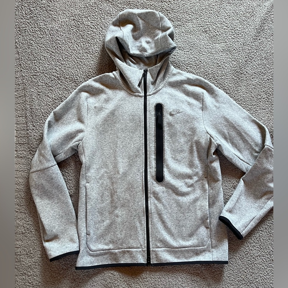Nike Tech Size Medium